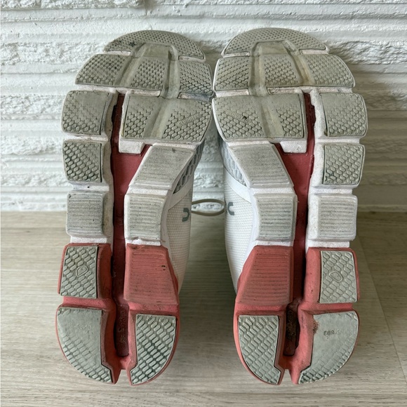 On Running Cloudflyer pink white size 9.5 support lightweight breathable - Picture 5 of 7
